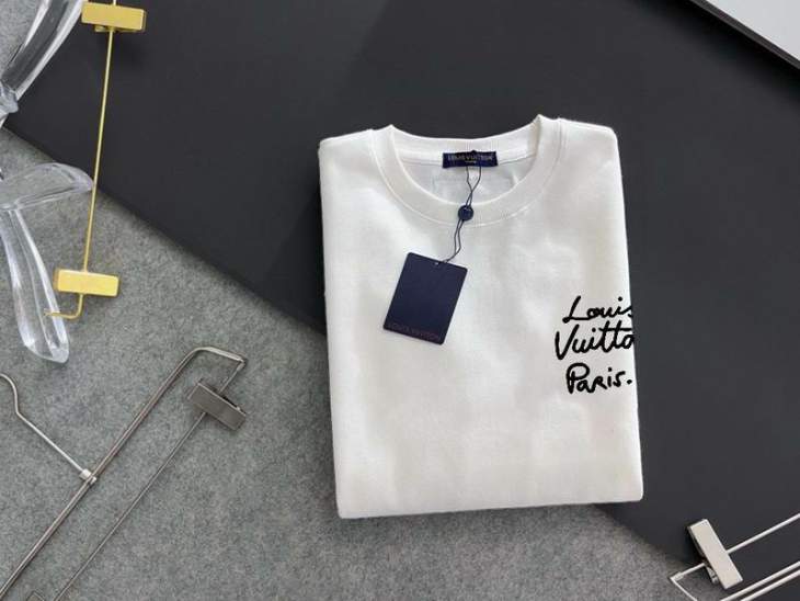 Picture of LV Sweatshirt _SKULVM-4XL11Lr31533913